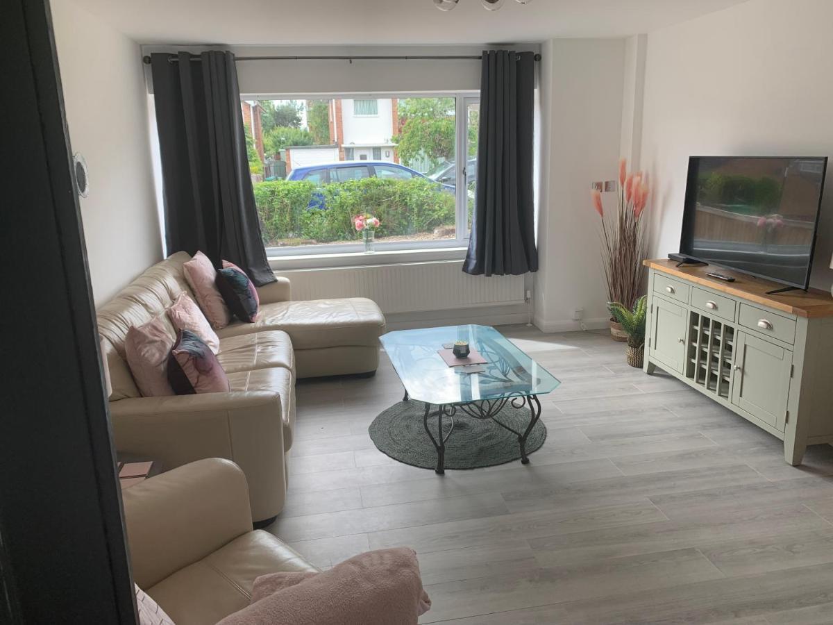 Crowthorne House, Beautiful 3 Bedroom Home For Upto 8 Guests, With Sofa Bed Cul-De-Sac With Private Driveway Nottingham Exterior foto
