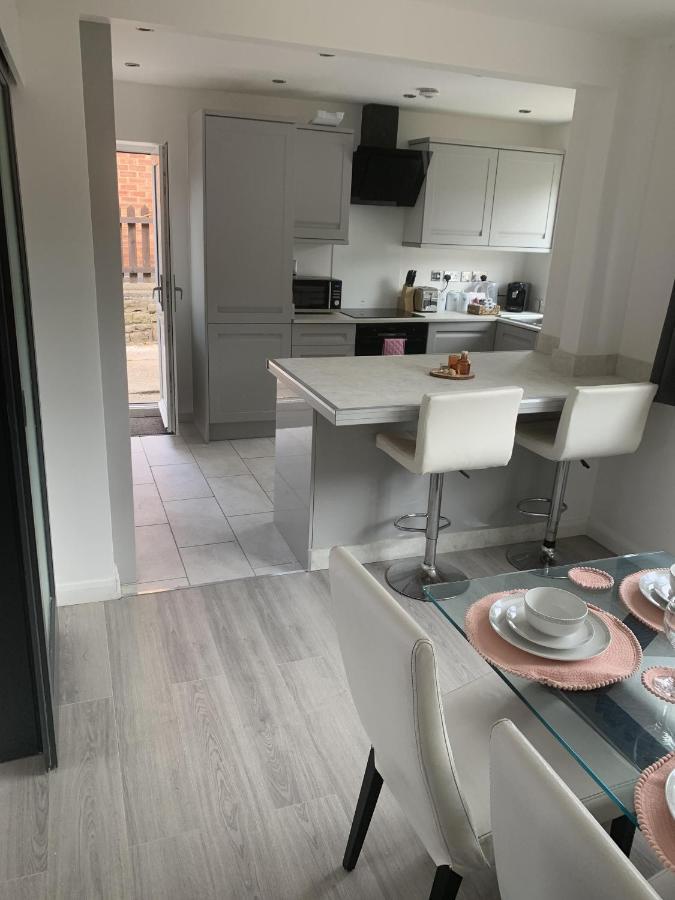 Crowthorne House, Beautiful 3 Bedroom Home For Upto 8 Guests, With Sofa Bed Cul-De-Sac With Private Driveway Nottingham Exterior foto