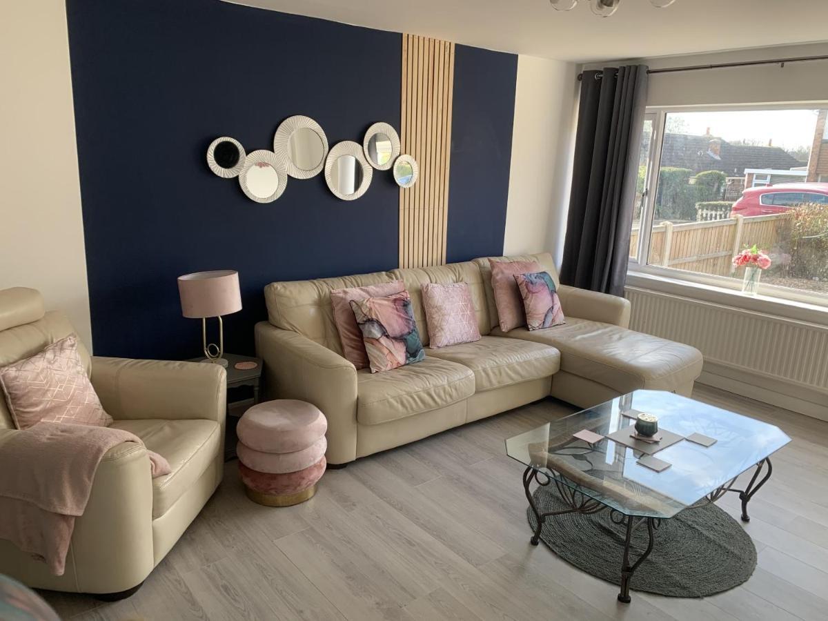 Crowthorne House, Beautiful 3 Bedroom Home For Upto 8 Guests, With Sofa Bed Cul-De-Sac With Private Driveway Nottingham Exterior foto